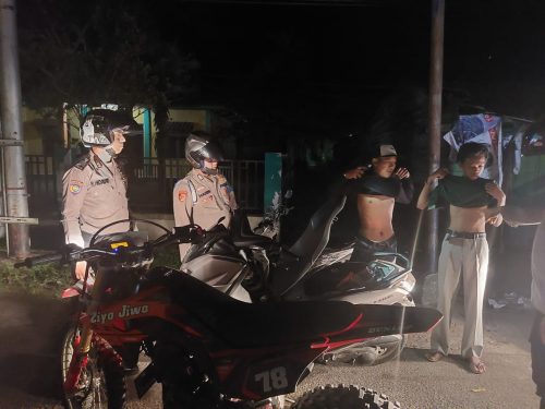 Cegah Gangguan Kamtibmas, Polsek Tembilahan Hulu Gelar Patroli Rutin Setiap Malam